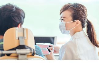 患者様の話を聴く